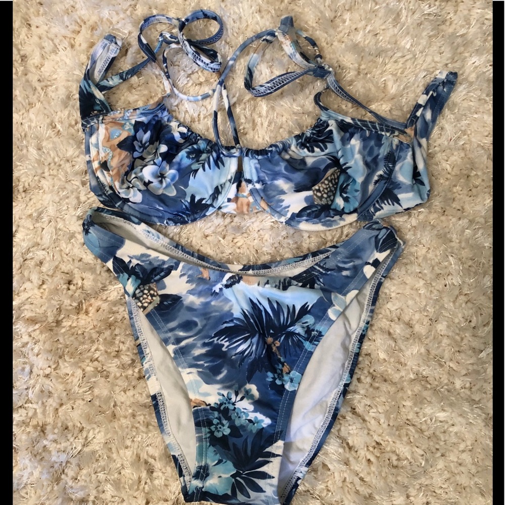 Hawaiian design Bikini, Size Medium.